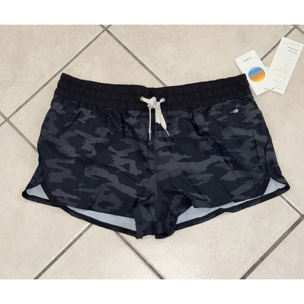 VUORI CLEMENTINE SHORT 2” BLACK WATERCOLOR CAMO SIZE XL NWT